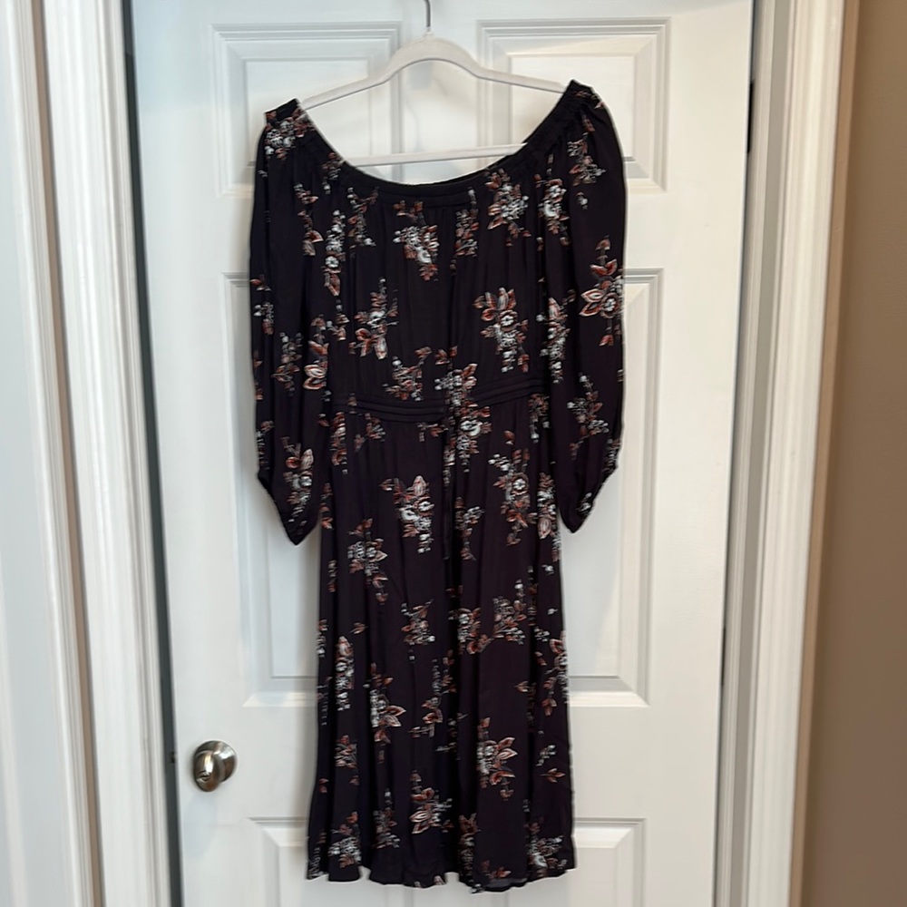 Floral Navy LOFT dress - easy fit! Wear on or off the shoulder - elastic waist.